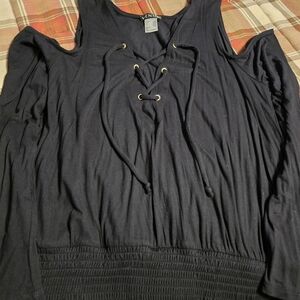 VENUS Black Cold Shoulder Blouse. Very Stylish Lace Front. Size Lg